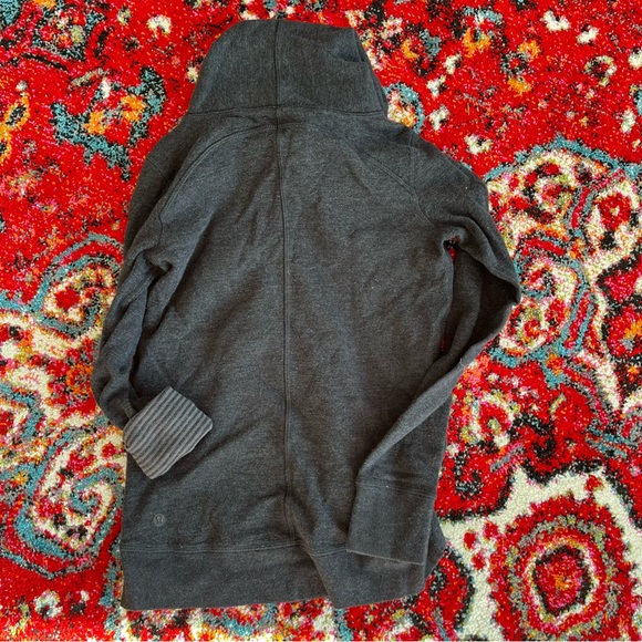 Lululemon In a Cinch Long Sleeve Reversible Stripe Funnel Neck Pull Over - Picture 6 of 8